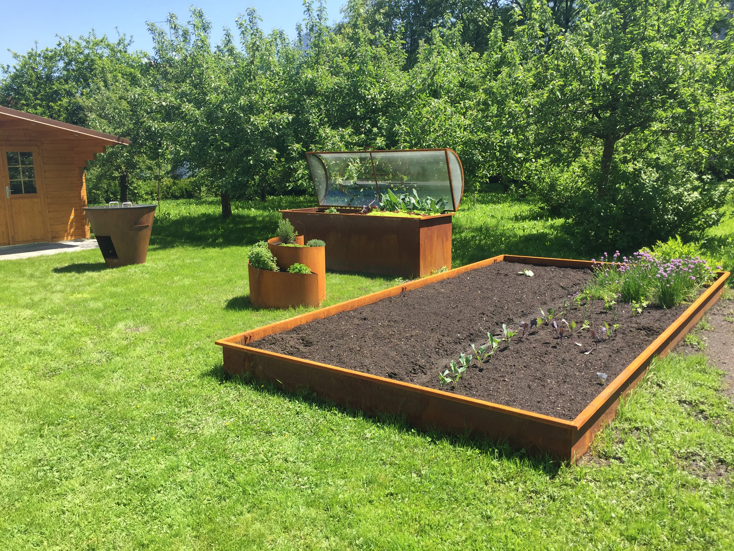 Edelrost Hochbeet Kräuterspirale