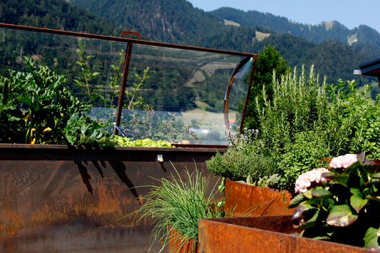 Edelrost Hochbeet Kräuterspirale